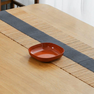 Assiette en bois à soupe rouge