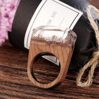 Bague en bois gothique transparent