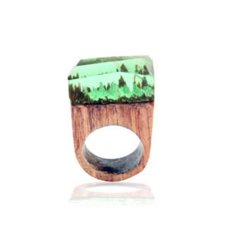 Bague en bois gothique vert