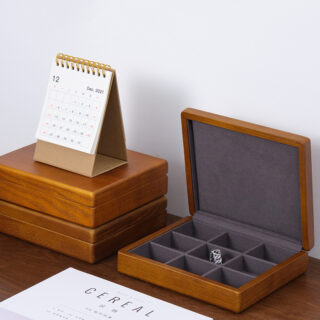 Boite à bijoux en bois intérieur rembourré gris