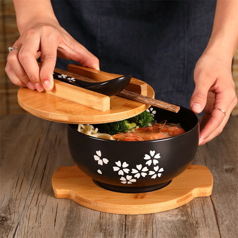 Bol en bois avec cuillère et baguettes noir Bol en bois avec cuillère et baguettes noir