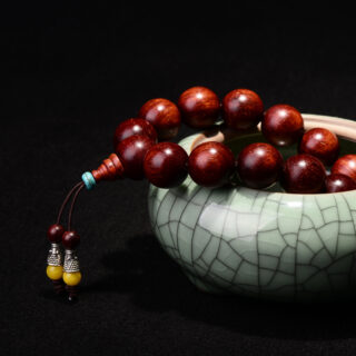 Bracelet en bois de santal bouddhiste rouge naturel