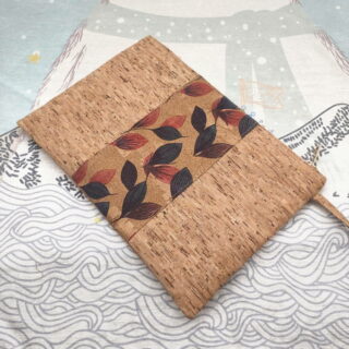 Pochette en liège à motifs feuilles