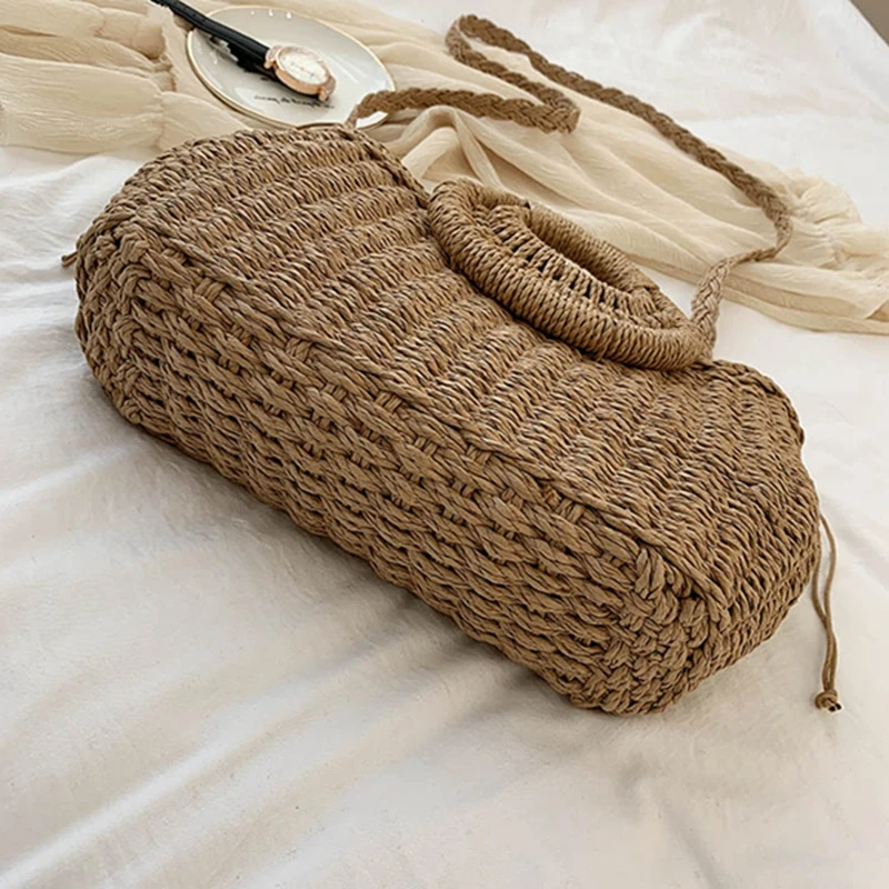 Sac en Paille Tissée avec Anses Rondes en Rotin et Bandoulière Fond plat tressé et structure renforcée du sac en paille couleur khaki